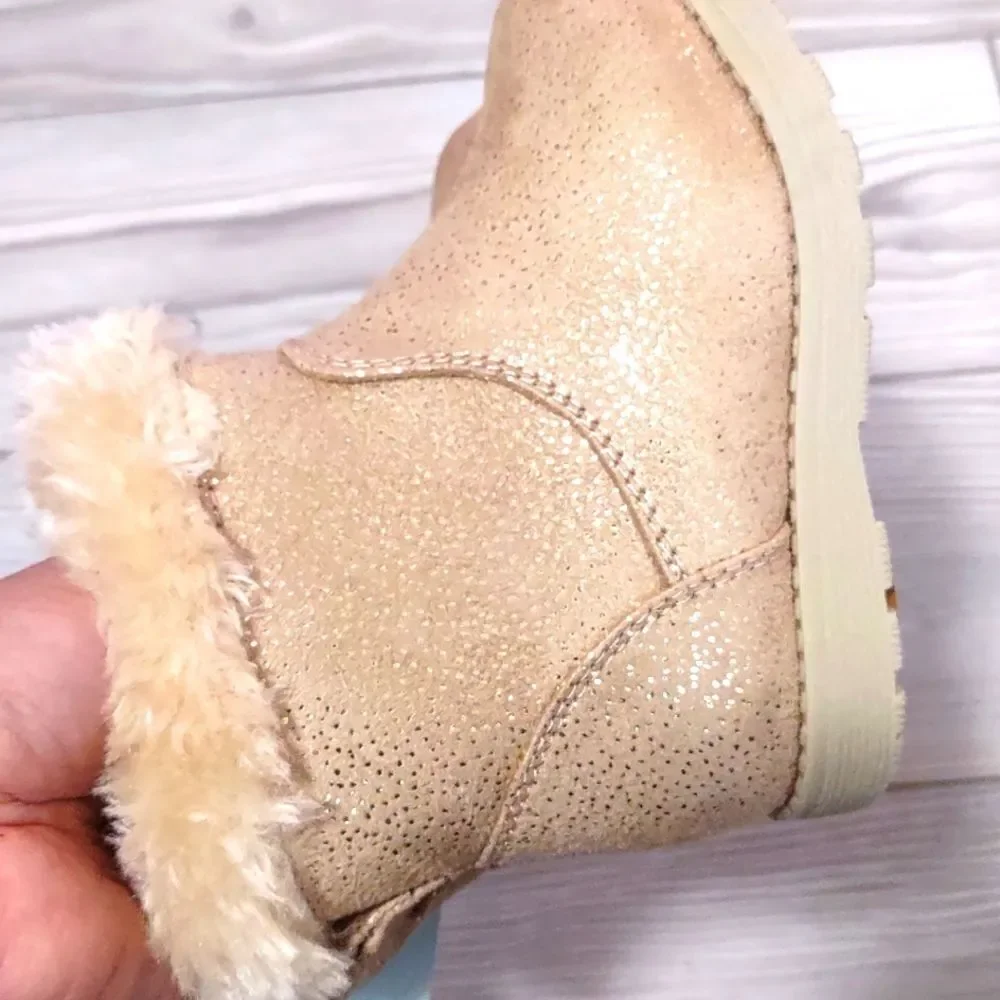 (77-4318) Cat & Jack Emani Zipper Slip-On Winter Boots Tan Sz 5